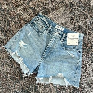 Abercrombie High Rise Mom Short (size 2 in curve love)